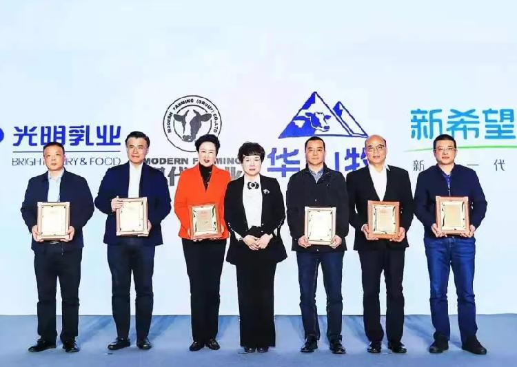 重庆日报：捷报，天友乳业荣获2021年国家优质乳工程双项大奖！